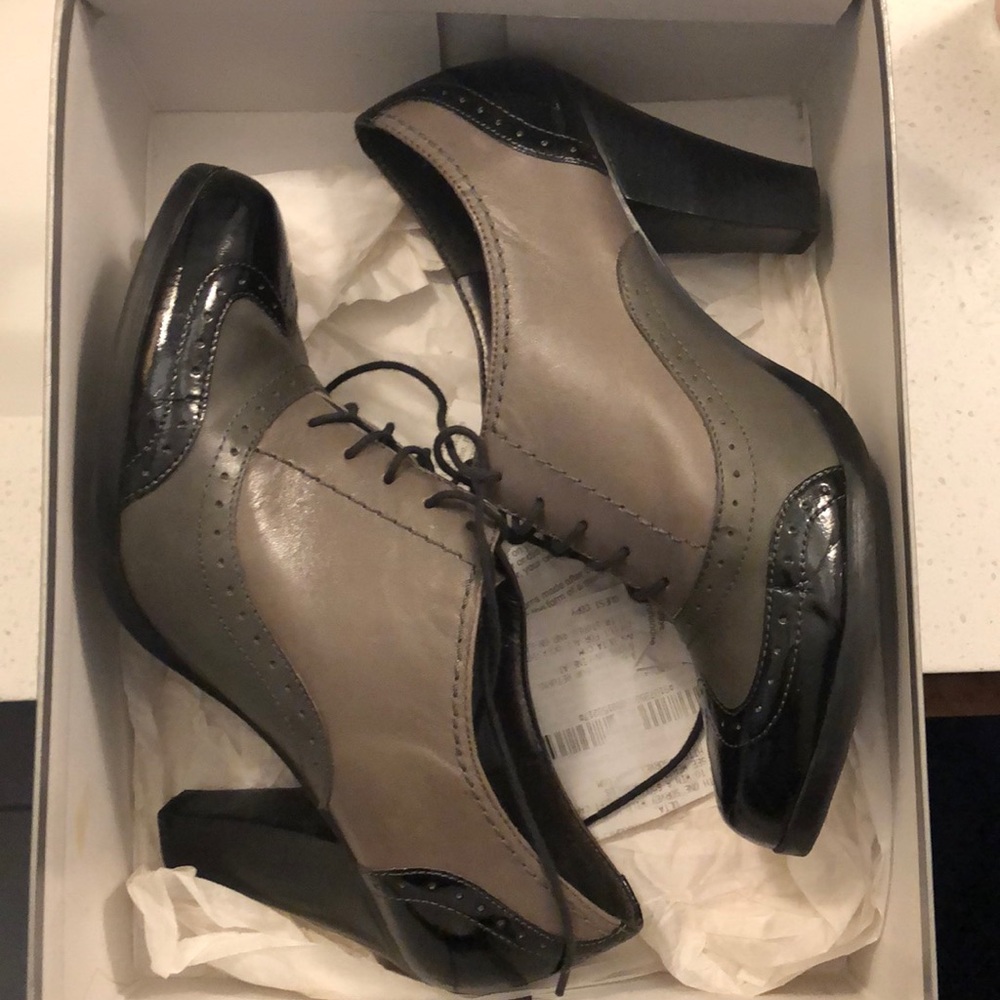 Super lightly like new classy bootie heel